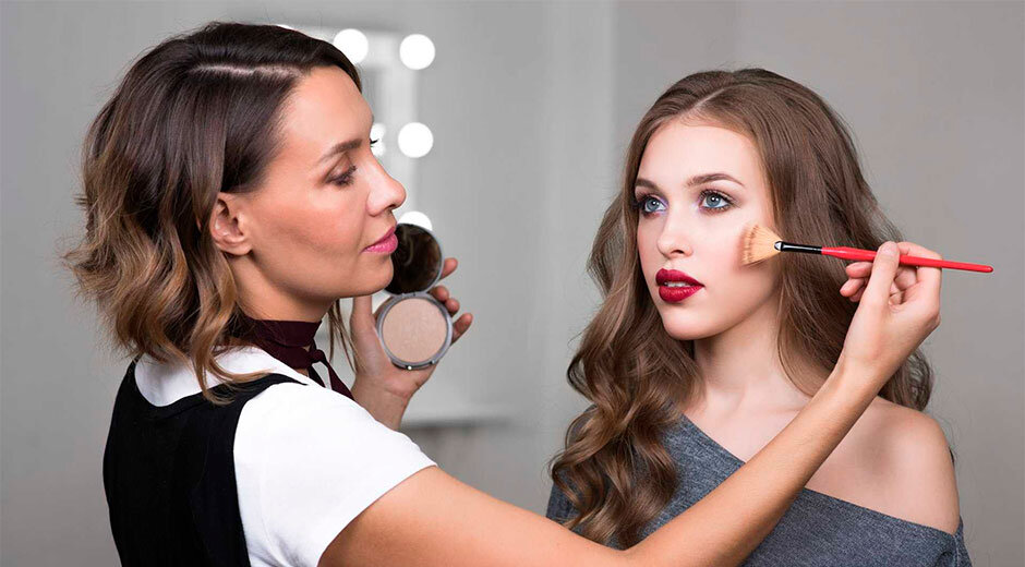 EarnetLe: Bespoke Makeup Artistry for Your Occasion
